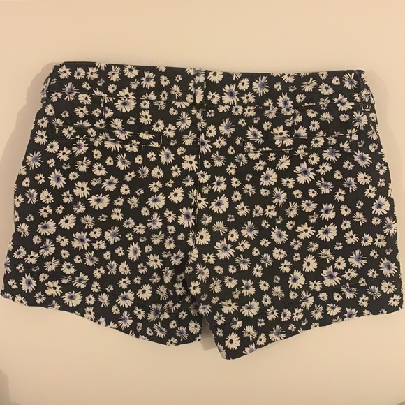 American Eagle Outfitters cotton shorts, daisies, size 8 - Picture 8 of 10